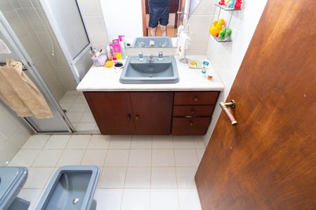 Casa de condomínio à venda com 230m², 3 quartos e 4 vagasBanheiro