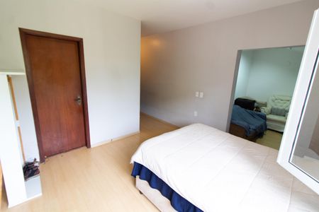 Casa de condomínio à venda com 230m², 3 quartos e 4 vagasSuíte