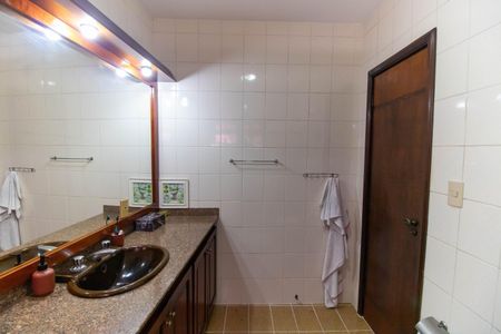 Casa para alugar com 500m², 5 quartos e 2 vagasBanheiro Social 1