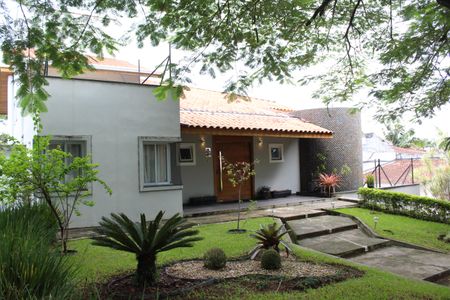 Casa de condomínio para alugar com 1000m², 4 quartos e 6 vagasFachada