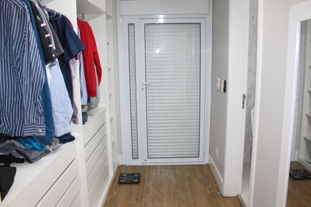 Casa de condomínio para alugar com 1000m², 4 quartos e 6 vagasCloset