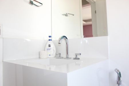 Casa de condomínio para alugar com 1000m², 4 quartos e 6 vagasBanheiro da Suíte 4