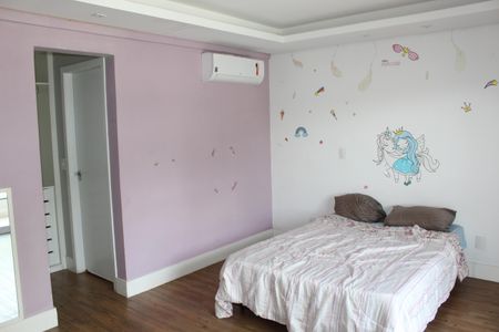 Casa de condomínio para alugar com 1000m², 4 quartos e 6 vagasSuíte 4