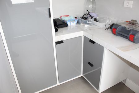 Casa de condomínio para alugar com 1000m², 4 quartos e 6 vagasLavanderia