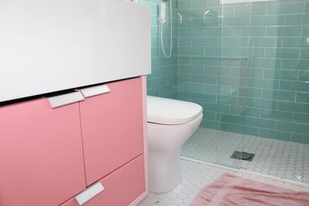 Casa de condomínio para alugar com 1000m², 4 quartos e 6 vagasBanheiro da Suíte 4