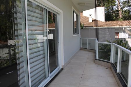 Casa de condomínio para alugar com 1000m², 4 quartos e 6 vagasSacada