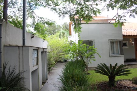 Casa de condomínio para alugar com 1000m², 4 quartos e 6 vagasFachada