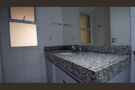 Apartamento para alugar com 99m², 2 quartos e 1 vaga Apartamento para alugar com 99m², 2 quartos e 1 vagaBanheiro da Suíte 1