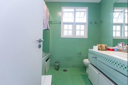 Casa à venda com 214m², 5 quartos e 4 vagas Casa à venda com 214m², 5 quartos e 4 vagasBanheiro do quarto 1 Suíte