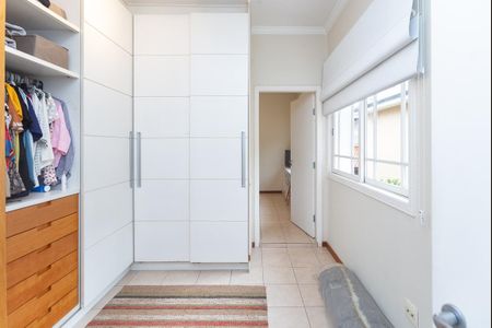 Casa à venda com 214m², 5 quartos e 4 vagas Casa à venda com 214m², 5 quartos e 4 vagasCloset Quarto 1 Suíte
