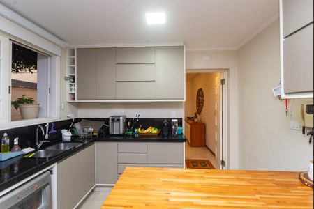 Casa à venda com 214m², 5 quartos e 4 vagas Casa à venda com 214m², 5 quartos e 4 vagasCozinha