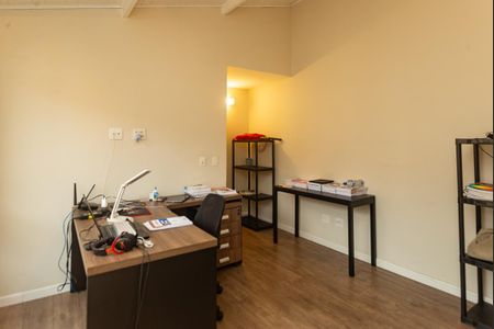 Casa à venda com 214m², 5 quartos e 4 vagas Casa à venda com 214m², 5 quartos e 4 vagasQuarto Edicula