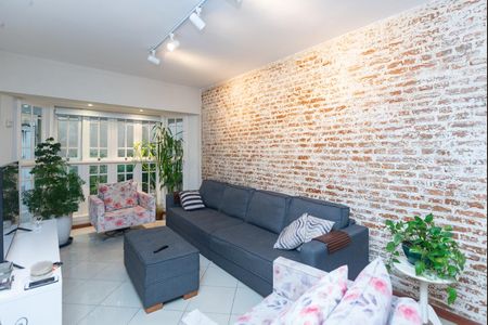 Casa à venda com 214m², 5 quartos e 4 vagas Casa à venda com 214m², 5 quartos e 4 vagasSala de Estar