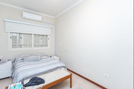 Casa à venda com 214m², 5 quartos e 4 vagas Casa à venda com 214m², 5 quartos e 4 vagasQuarto 2