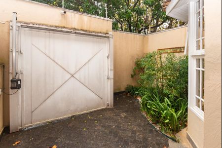 Casa à venda com 214m², 5 quartos e 4 vagas Casa à venda com 214m², 5 quartos e 4 vagasGaragem