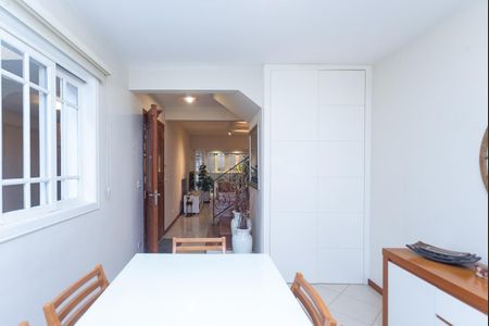 Casa à venda com 214m², 5 quartos e 4 vagas Casa à venda com 214m², 5 quartos e 4 vagasSala de Jantar