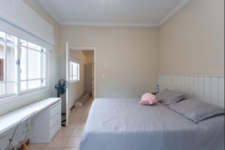 Casa à venda com 214m², 5 quartos e 4 vagas Casa à venda com 214m², 5 quartos e 4 vagasQuarto 1 Suíte