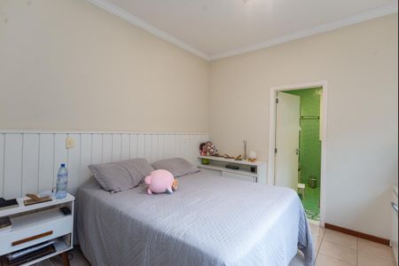 Casa à venda com 214m², 5 quartos e 4 vagas Casa à venda com 214m², 5 quartos e 4 vagasQuarto 1 Suíte