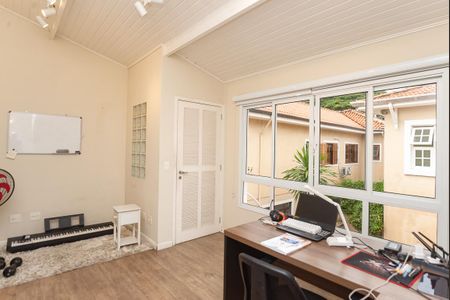 Casa à venda com 214m², 5 quartos e 4 vagas Casa à venda com 214m², 5 quartos e 4 vagasQuarto Edicula