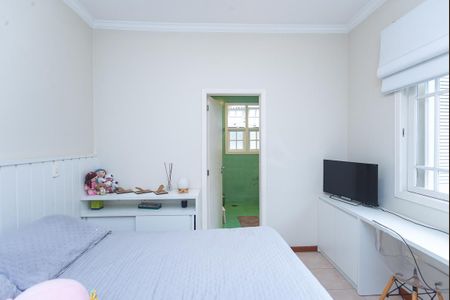 Casa à venda com 214m², 5 quartos e 4 vagas Casa à venda com 214m², 5 quartos e 4 vagasQuarto 1 Suíte