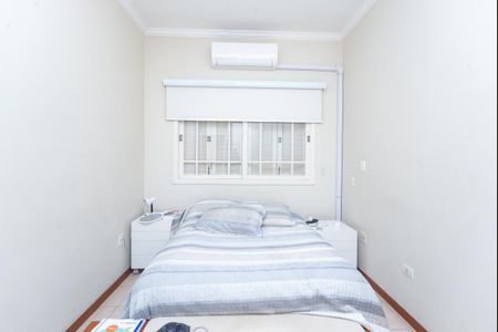 Casa à venda com 214m², 5 quartos e 4 vagas Casa à venda com 214m², 5 quartos e 4 vagasQuarto 2