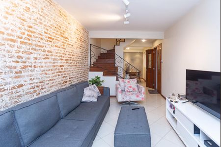 Casa à venda com 214m², 5 quartos e 4 vagas Casa à venda com 214m², 5 quartos e 4 vagasSala de Estar