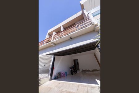 Casa para alugar com 249m², 3 quartos e 2 vagas Casa para alugar com 249m², 3 quartos e 2 vagasFachada