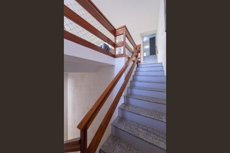 Casa para alugar com 249m², 3 quartos e 2 vagas Casa para alugar com 249m², 3 quartos e 2 vagasEscada