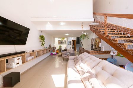 Casa para alugar com 249m², 3 quartos e 2 vagas Casa para alugar com 249m², 3 quartos e 2 vagasSala