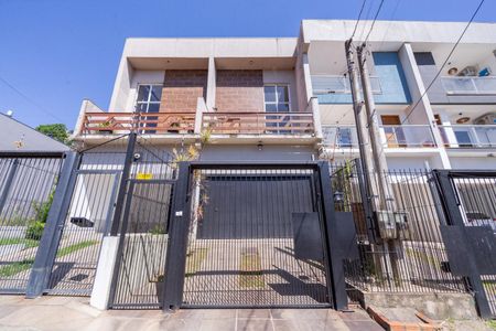 Casa para alugar com 249m², 3 quartos e 2 vagas Casa para alugar com 249m², 3 quartos e 2 vagasFachada