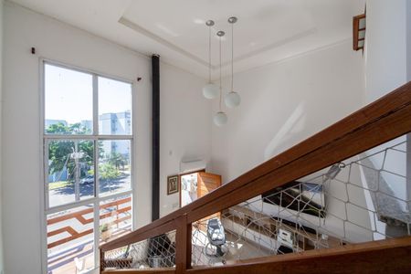 Casa para alugar com 249m², 3 quartos e 2 vagas Casa para alugar com 249m², 3 quartos e 2 vagasEscada