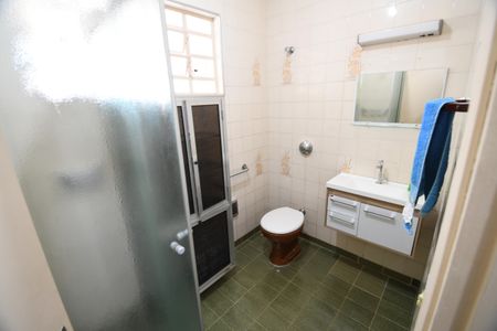 Casa à venda com 253m², 3 quartos e 3 vagasBanheiro 2