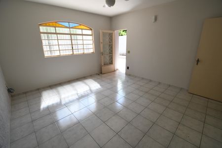 Casa à venda com 253m², 3 quartos e 3 vagasSala