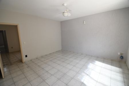 Casa à venda com 253m², 3 quartos e 3 vagasSala