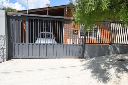 Casa à venda com 253m², 3 quartos e 3 vagasFachada