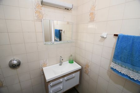 Casa à venda com 253m², 3 quartos e 3 vagasBanheiro 2