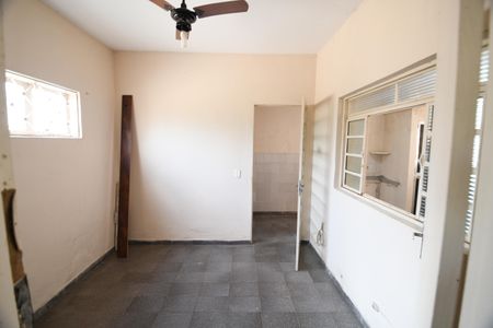 Casa à venda com 253m², 3 quartos e 3 vagasSala 1 - Fundos