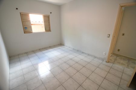Casa à venda com 253m², 3 quartos e 3 vagasQuarto 2