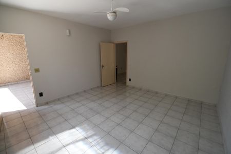 Casa à venda com 253m², 3 quartos e 3 vagasSala