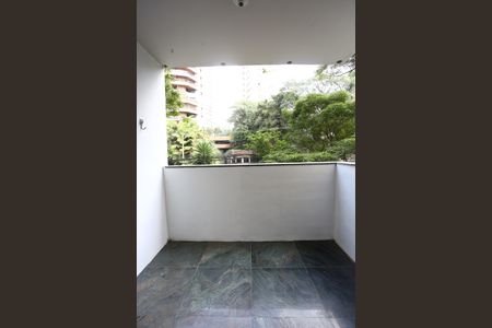 Apartamento para alugar com 183m², 4 quartos e 4 vagas Apartamento para alugar com 183m², 4 quartos e 4 vagasVaranda