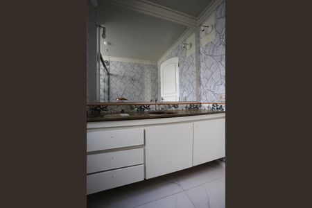 Apartamento para alugar com 183m², 4 quartos e 4 vagas Apartamento para alugar com 183m², 4 quartos e 4 vagasBanheiro