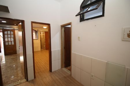 Apartamento para alugar com 120m², 3 quartos e 2 vagasCorredor de Acesso aos Quartos