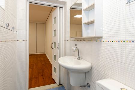 Casa à venda com 170m², 5 quartos e 4 vagas Casa à venda com 170m², 5 quartos e 4 vagasBanheiro da Suíte