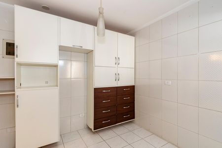 Casa à venda com 170m², 5 quartos e 4 vagas Casa à venda com 170m², 5 quartos e 4 vagasEdícula - Cozinha