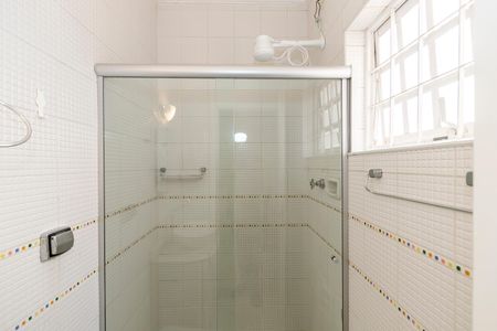 Casa à venda com 170m², 5 quartos e 4 vagas Casa à venda com 170m², 5 quartos e 4 vagasEdícula - Banheiro