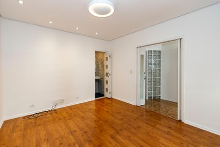 Casa à venda com 170m², 5 quartos e 4 vagas Casa à venda com 170m², 5 quartos e 4 vagasSala