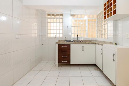 Casa à venda com 170m², 5 quartos e 4 vagas Casa à venda com 170m², 5 quartos e 4 vagasEdícula - Cozinha