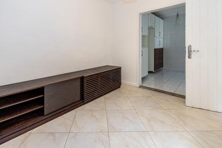 Casa à venda com 170m², 5 quartos e 4 vagas Casa à venda com 170m², 5 quartos e 4 vagasEdícula - Sala