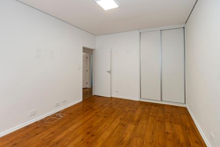 Casa à venda com 170m², 5 quartos e 4 vagas Casa à venda com 170m², 5 quartos e 4 vagasSuíte