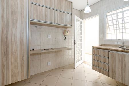 Casa à venda com 170m², 5 quartos e 4 vagas Casa à venda com 170m², 5 quartos e 4 vagasCozinha